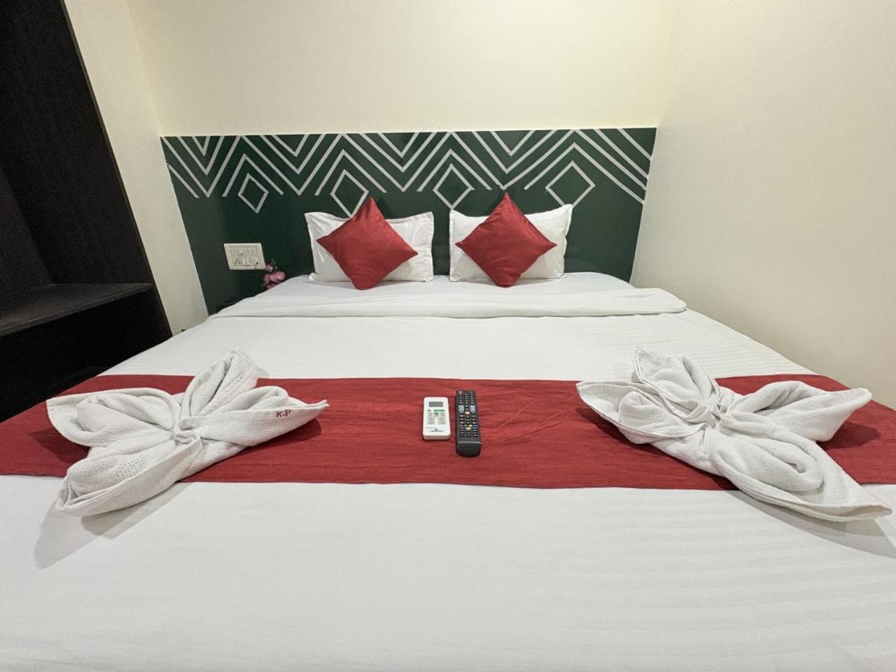 Hotel Kailash Park- Near International Airport Mumbai Exterior foto
