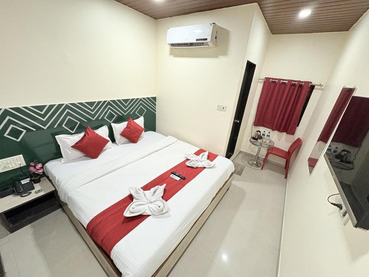 Hotel Kailash Park- Near International Airport Mumbai Exterior foto